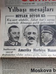 Cumhuriyet Gazetesi - 2 İkincikanun (Ocak) 1943 - İngiltere'de sosyal değişmeler Cumhuriyet Başmakale - yılbaşı mesajları - Hitler diyor ki kış sert olabilir fakat kati savaş saatinde Almanya galip gelecektir fotoğraf - Amerika Harbiye nazırı Zafer yoluna girdik hiçbir şey Amerikan satveti önünde duramayacaktır dedi - Romel'i Tunus'ta karşılamak üzere bir Amerikan kolu Tunus'un cenubunda Gabese yürüyormuş - Cezayir'de tevkif edilen 12 kişi - Amiral Darlan'ın şimal Afrika'da son günlerine dair bir fotoğraf - şimal Fransız afrikası başkomiser ve başkumandanı General Giraud fotoğraf - Moskova bildiriyor Alman müdafaasının şiddeti karşısında Rus taarruzu duraklıyor - harp levazımı almak üzere Almanya ile yaptığımız mukavele - Saffet Arıkan ve Von Papen İstanbul'a geliyorlar fotoğraf - Alman harp tebliği merkez cephesinde karşı hücumlarla düşman birçok mevzilerden ve meskun yerlerden çıkarıldı - Halit Ziya'nın yeni eseri bir acı hikaye - korkusuz pilot bugün İpek sinemasında - La Jana