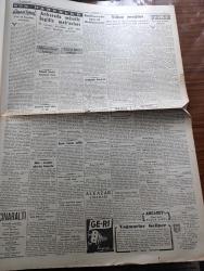 Cumhuriyet Gazetesi - 2 İkincikanun (Ocak) 1943 - İngiltere'de sosyal değişmeler Cumhuriyet Başmakale - yılbaşı mesajları - Hitler diyor ki kış sert olabilir fakat kati savaş saatinde Almanya galip gelecektir fotoğraf - Amerika Harbiye nazırı Zafer yoluna girdik hiçbir şey Amerikan satveti önünde duramayacaktır dedi - Romel'i Tunus'ta karşılamak üzere bir Amerikan kolu Tunus'un cenubunda Gabese yürüyormuş - Cezayir'de tevkif edilen 12 kişi - Amiral Darlan'ın şimal Afrika'da son günlerine dair bir fotoğraf - şimal Fransız afrikası başkomiser ve başkumandanı General Giraud fotoğraf - Moskova bildiriyor Alman müdafaasının şiddeti karşısında Rus taarruzu duraklıyor - harp levazımı almak üzere Almanya ile yaptığımız mukavele - Saffet Arıkan ve Von Papen İstanbul'a geliyorlar fotoğraf - Alman harp tebliği merkez cephesinde karşı hücumlarla düşman birçok mevzilerden ve meskun yerlerden çıkarıldı - Halit Ziya'nın yeni eseri bir acı hikaye - korkusuz pilot bugün İpek sinemasında - La Jana