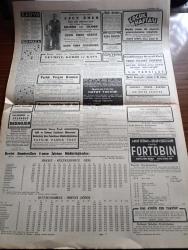 Cumhuriyet Gazetesi - 2 İkincikanun (Ocak) 1943 - İngiltere'de sosyal değişmeler Cumhuriyet Başmakale - yılbaşı mesajları - Hitler diyor ki kış sert olabilir fakat kati savaş saatinde Almanya galip gelecektir fotoğraf - Amerika Harbiye nazırı Zafer yoluna girdik hiçbir şey Amerikan satveti önünde duramayacaktır dedi - Romel'i Tunus'ta karşılamak üzere bir Amerikan kolu Tunus'un cenubunda Gabese yürüyormuş - Cezayir'de tevkif edilen 12 kişi - Amiral Darlan'ın şimal Afrika'da son günlerine dair bir fotoğraf - şimal Fransız afrikası başkomiser ve başkumandanı General Giraud fotoğraf - Moskova bildiriyor Alman müdafaasının şiddeti karşısında Rus taarruzu duraklıyor - harp levazımı almak üzere Almanya ile yaptığımız mukavele - Saffet Arıkan ve Von Papen İstanbul'a geliyorlar fotoğraf - Alman harp tebliği merkez cephesinde karşı hücumlarla düşman birçok mevzilerden ve meskun yerlerden çıkarıldı - Halit Ziya'nın yeni eseri bir acı hikaye - korkusuz pilot bugün İpek sinemasında - La Jana