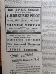 Cumhuriyet Gazetesi - 2 İkincikanun (Ocak) 1943 - İngiltere'de sosyal değişmeler Cumhuriyet Başmakale - yılbaşı mesajları - Hitler diyor ki kış sert olabilir fakat kati savaş saatinde Almanya galip gelecektir fotoğraf - Amerika Harbiye nazırı Zafer yoluna girdik hiçbir şey Amerikan satveti önünde duramayacaktır dedi - Romel'i Tunus'ta karşılamak üzere bir Amerikan kolu Tunus'un cenubunda Gabese yürüyormuş - Cezayir'de tevkif edilen 12 kişi - Amiral Darlan'ın şimal Afrika'da son günlerine dair bir fotoğraf - şimal Fransız afrikası başkomiser ve başkumandanı General Giraud fotoğraf - Moskova bildiriyor Alman müdafaasının şiddeti karşısında Rus taarruzu duraklıyor - harp levazımı almak üzere Almanya ile yaptığımız mukavele - Saffet Arıkan ve Von Papen İstanbul'a geliyorlar fotoğraf - Alman harp tebliği merkez cephesinde karşı hücumlarla düşman birçok mevzilerden ve meskun yerlerden çıkarıldı - Halit Ziya'nın yeni eseri bir acı hikaye - korkusuz pilot bugün İpek sinemasında - La Jana