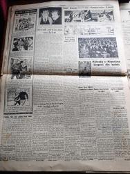 Cumhuriyet Gazetesi - 5 nisan 1955 - Türk ve Lübnan Devlet reisleri bugün trenle İstanbul'a geliyorlar - misafir devlet reisi Camille Chamoun'un cumhuriyet'e demeci - Churchill tatile başlıyor - misafir Lübnan Devlet Reisi Camille Chamoun Cumhurreisimiz Celal Bayar  ve başvekilimiz Adnan Menderes'e verdiği nişanları eliyle takarken fotoğraf - Lübnan'da Türkiye aleyhinde dünkü komünist nümayişi - genç milli takım Roma'ya vasıl oldu fotoğraf - Pakistan Türk Irak Paktı'na davet edildi - Atina radyosunun Kıbrıs'ta İsyan çıkarmaya çalıştığı belirtiliyor - Dumlupınar şehitleri törenlerle anıldı fotoğraf - Hacı Kurye Yazanlar Nihal Karamağaralı ve Va Nü yazı dizisi - İzmit'te yeni cezaevi açılırken yazan Profesör Doktor Nurullah Kunter - hisarın ve tarihi eserlerin restorasyonu - bir hesap yazan Burhan Felek - haftanın olayı Akdeniz futbol turnuvası - basketbol liginde son puan durumu - futbol Federasyonu Başkanı Hasan Polat'ın basın toplantısı - kaybolan diplomatlar yazı dizisi