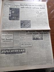 Cumhuriyet Gazetesi - 18 Mart 1955 - kabine dün tam dört saat süren bir içtima yaptı - Yalta Konferansı zabıtları neşredilince fırtına koptu - Yalta konferansında Churchill Roosevelt ve Stalin bir arada fotoğraf - Cumhuriyet Halk Partisi il Kongresi dün sabah başladı fotoğraf - Dolmabahçe vapurunda bir yaralama Hadisesi - Doktor Mükerrem Sarol Metin Toker davasında bilirkişi raporu dün belli oldu  - kaybolan saray eşyası meselesi - şeker için kuyruk fotoğraf - 18 Mart Çanakkale zaferi - işçiye grev hakkının tanınması - Hacı Kurye Yazanlar Nihal Karamağaralı ve Va Nü yazı dizisi - köylerde ziraate dair filmler gösterilecek - Audrey Hepburn'a rakip bir türk kızı  Suna Arcan - şeker işi neden aksadı yazan Burhan Felek - Ankara genç takımı İzmir'i 6-3 yendi - milli takım için Galatasaray'dan Coşkun İzmir'den Sabahattin çağrıldı - ayın fethi için son hazırlıklar ve ayda inilecek noktanın tespiti - 1954-1955 Yunus Nadi mükafatı en güzel fikir yazısı - günün resimleri - Şe Lapen