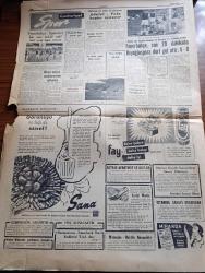 Cumhuriyet Gazetesi - 3 Ekim 1957 - Muhalefet Partileri Arasında Konuşmalar -  Dün 30 İlde Demokrat Parti Aday Yoklamaları Yapıldı - Irak Muhalefet Lideri  Sammirrat Nuri Said Paşayı İtham Etti - Abdülhalik Renda Dün Vefat Etti - Amerikalı İktisatçı Max Thornburg Karadeniz'de Bir Geziye Çıkıyor - Doçent Adile Ayda İstifa Etti-  Kapani Kardeşler Arasında Tartışma Devam Ediyor - Metin Toker tahliye edildikten sonra eşi yavrusu ve İsmet İnönü ile bir arada fotoğraf - Makarios Komünistlerle İşbirliği Yaptığını Açıkladı - İblisin Kızı Yazan Guy Des Cars Yazı Dizisi - 20 Liraya Bir Yahudi Nakleden M. Kenan Kan Yazı - Aşçı Ve Garson Eğitim Merkezi Açılıyor - biraz da başka şeyler yazan Burhan Felek  - haydut filmi Beyoğlu Lale ve Pangaltı İnci sinemasında -İstanbul opereti işbirliği -Fransa'da Siyasi Ve İktisadi Kriz - Yurtta Seçim Mücadelesi İntibaları - Demirkırat'tan Sonra Şimdi de Demirkırası - Fenerbahçe Spartak'a Bir Maç Teklif Etti - Fenerbahçe Son 20 Dakikada Beyoğluspor'a 4 Gol Attı