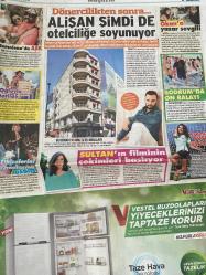 SÖZCÜ PAZAR GAZETESİ DOĞUM GÜNÜ HEDİYESİ- 5 TEMMUZ 2015 -Perihan Savaş-Beren Saat-Serkan Şenalp-Sevda Erginci-Türkan Şoray-Merve Aydın-Volkan Konak-İzzet Çapa-Suat Derviş-Nazlı-Nazan Öncel-Tunç Savaş-Melike Zobu-Hayko Cepkin-Aysu Baceoğlu-Serdar Ortaç-Selin Demiratar-Serap Belovacıklı-Kaan Ayhan-Kenan Işık-Nuray Mert-Tuğba Ekinci-Burhan Kuzu-Gülşah Çomoğlu-Murat Yalçıntaş-Demet Evgar-Ayşe Arman-Mustafa Mutlu-Özkan Saçkan-Oray Eğin-Hilmi Türkmen-Malia Obama-Nicolas Sarkozy-Carla Bruni-Lauro Boldrini-Dominique Strauss-Kahn  Kemersiz Beren-Serenay Futbol öğretiyor-Sultan’ın iki gözdesi-Yüzüme bıçak değmedi-Gözlük alması bile olay oldu-Bülent kepenk indirtti-Popçu Nazlı’nın baklavaları-Bizdeki ilk eşcinsel nikah-Küfür etmenin raconu olmalı-Kırıklar elini görmesin-Kıskançlıktan uzak durunuz-Ben melankolik bir adamım-İstanbul’a alışamadım-Dönercilikten sonra Alişan şimdi de otelciliğe soyunuyor-Sultan’ın filminin çekimleri başlıyor-Bodrum’da ön planda-Yazar sevgiliyle-Keşke şarkımdaki gibi b