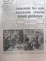 Cumhuriyet Gazetesi - 23 Ocak 1960 - Konya'da dün 3 Nurcu daha tevkif edildi - nurcuların evinde yapılan aramalarda Nazım Hikmet'in kitaplarına da rastlandı - İsmet İnönü'nün Başbakan Adnan Menderes'e Dün verdiği cevap - Batı trakya'ya dair Fatin Rüştü Zorlu'nun açıklaması - Başbakan Adnan Menderes'in radyodaki konuşması - grev meselesi - Türk iş başkanı Nuri Beşer - Bursa'da bir köyde her gece Ata'nın nutku okunuyor - İzmir'de seçim kütüklerindeki yolsuzluk - ayakkabı boyacıları derneği ilk yıllık Kongresi fotoğraf - Paris sahnelerinde tekrar Jean Paul Sartre Yazan Melahat Menemencioğlu - De Gaulle Cezayir'e gidiyor - İstanbul belediyesi şehir tiyatroları dram kısmında Hamlet - Lale Tiyatrosunda yaramaz çocuk oyunu - Muzaffer Demirhan Zeki Şamiloğlu ve Asım Kurt Kış olimpiyatlarında fotoğraf - VIII. Kış olimpiyatları - Fenerbahçe'de kongre kararı pazartesi günü - Galatasaray Demirspor maçı - Karagümrük Beyoğluspor maçı - kızılyıldız'ın ilk rakibi Göztepe - Real Madrid Nice maçları