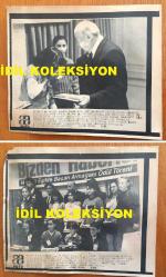 VEHBİ KOÇ'UN AJANS BASIMI 2'Lİ FOTOĞRAF SETİ (KAĞIT BASKI) - 22 x 17 cm EBADINDA - KOÇ TOPLULUĞUNDA ÇALIŞANLARIN BAŞARILI ÇOCUKLARINA VEHBİ KOÇ TARAFINDAN ÖDÜLLER VERİLDİ, ''14'ÜNCÜ EĞTİM BAŞARI ARMAĞANI ÖDÜL TÖRENİ'', 1991