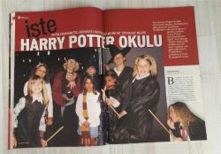 YENİ AKTÜEL HAFTALIK HABER DERGİSİ - SAYI 23 - 20-26 ARALIK 2005 İLK KEZ: ÇOCUKLAR İÇİN RENKLİ SUDOKU - “ŞEYTAN ÇARPMASI” FİLMİNDEN TÜRKİYE’DEKİ GERÇEK ÖYKÜLERE - GEREKİRSE ÖCALAN’LA AYNI YATAĞA GİRERİM: SÖNMEZ KÖKSAL’DAN ÇIKIŞ - BOTOKSLA MİGREN TEDAVİSİ - ZONGULDAK’TA ÇİN’Lİ MADENCİLER - ÇOCUK-SAVAR ALET MOSQUITO: 25 YAŞ ALTI DUYUYOR - GERÇEK HARRY POTTER OKULU: HOGWARTS’IN İZİNDE - HİTLER’İN RESİMLERİNE PSİKİYATRİK YORUM - “ÖYLE Mİ” KUŞAĞI: 88’LERİN ALAYCI TAVRI - SANALDULLAR: İNTERNETTE YAŞANAN İLİŞKİLERİN YENİ GRUBU - YILMAZ ERDOĞAN VE BERFİN ERDOĞAN’LA “ORGANİZE İŞLER” SOHBETİ - ZİHNİ SİNİR’İN BABASI: MUHALİF MİZAH DERGİSİ KALMADI - ESENGÜL’ÜN ŞARKISI 26 YIL SONRA TAHTA OTURDU - VEGA: “HAFİF MÜZİK” İLE PATLAMANIN EŞİĞİNDE -  YILMAZ ERDOĞAN - BERFİN ERDOĞAN - SÖNMEZ KÖKSAL - ŞENG YUAN Lİ - RON ARAD - ADOLF HITLER - İRFAN SAYAR (ZİHNİ SİNİR) - ESENGÜL - VEGA - PERİHAN MAGDEN - MEHMET ALİ KILIÇBAY - KEMAL SAYAR - NIHAL BENGİSU KARACA - AYŞE KORA - PAKİZE BARIŞTA - AHMET ORS 130 SAYFA