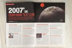 YENİ AKTÜEL ÖZEL ALMANAK SAYISI - SAYI 128 - 20-26 ARALIK 2007 2007’DE NELER OLDU, 2008 NE VAAT EDİYOR? - 301’İN İLK CİNAYETİ - AJDA PEKKAN: MÜZİK EVRENSELDİR - SÜREYYA CİLİV: 3G DEVRİMİ GELİYOR - GRAHAM FULLER: YENİ TÜRKİYE CUMHURİYETİ - JAMES D. WATSON: GEN HARİTASI 1000 DOLARA DÜŞECEK - HENRY BARKEY: KÜRT MESELESİ ARTIK HASIR ALTI EDİLEMEZ - SERGIO ROMANO: AB’DE GÖÇ-İSLAM-TERÖRİZM DENKLEMİ - MIHAIL GORBACOV: RUSYA’DA YABANCI DÜŞMANLIĞI - BIANCA JAGGER: KÜRESEL ISINMA İÇİN YARIN ÇOK GEÇ - MUSTAFA DENİZLİ: PORTEKİZ’LE GRUPTAN ÇIKARIZ - DICE KAYEK: 2008’İN MODA ŞEHRİ İSTANBUL - HANDE KAZANOVA’DAN 12 SAYFA ASTROLOJİ YILIN “İLK”LERİ: ESTONYA’DA ONLINE SEÇİM - WIMBLEDON’DA EŞİTLİK - ÇİN’DEN UYDU VURUŞU - KEMİK İLİĞİNDEN SPERM -  AJDA PEKKAN - SÜREYYA CİLİV - GRAHAM FULLER - JAMES D. WATSON - HENRY BARKEY - SERGIO ROMANO - MIHAIL GORBACOV - BIANCA JAGGER - MUSTAFA DENİZLİ - DICE KAYEK - HANDE KAZANOVA - AMY KARAFIN - VENUS WILLIAMS - BILLIE JEAN KING - ROGER FEDERER -  194 SAYFA