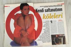 AKTÜEL HAFTALIK HABER DERGİSİ - SAYI 193 - 16/22 MART 1995 GAZİ MAHALLESİ OLAYLARI: NEDEN ALEVİLER SEÇİLDİ? - DÜNYA BANKASI’NDAN MİLLİ EĞİTİM’E KÜFÜR GİBİ MEKTUP - ALEVİ KOLEJİ KURULUYOR - BARINGS NASIL ÇÖKERTTİ: YUPPIE’LİĞİ TAHTTAN İNDİREN BATAKÇI İNGİLİZ - SİNAN ÇETİN’İN “BAY E”Sİ: YENİ SAĞIN ÖNCÜ FİLMİ - BEKARLIK SALTANATININ KÖLELERİ: EV BULMAK, SEKS, ÇOCUK BÜYÜTMEK - İMDADINA POLİS YETİŞEMEDİ: BAKIRKÖY’DE TRAJİK ÖLÜM - VLADISLAV LISTYEV CİNAYETİ: RUSYA’DA MEDYA GÜVENİ - KÜÇÜK BUDA 17 MART’TA GÖSTERİMDE - LALE ROCHE: CAMBAZHANEDEN MONACO SARAYI’NA - 1 NİSAN’DA KADINLAR İÇİN AYLIK GAZETE GELİYOR - A TAKIMI 75 HAFTADIR GÜNDEM YARATIYOR - RÜKNETTİN BEY “BİZİMKİLER”DE - GÖZDE TAN İLE HINCAL ULUÇ RÖPORTAJI: “BU KIZ BANA BENZİYOR” - ROXY ALIŞKANLIK YARATIYOR - BURGER KING VE BIG MAC TÜRKİYE’DE KARŞI KARŞIYA -  HINCAL ULUÇ - GÖZDE TAN - SİNAN ÇETİN - CEM SANCAR - BERNARDO BERTOLUCCI - CAN DÜNDAR - MAHIR KAYNAK - MEHMET TAN - TOKTAMIŞ ATEŞ - NABİ AVCI - TURAN ALKAN - GÂNİ MÜJDE - 128 SAYFA