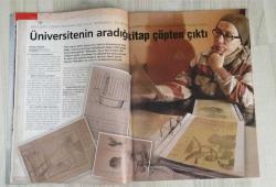 AKTÜEL HAFTALIK HABER DERGİSİ - SAYI 3 - 31 ARALIK 2003 / 8 OCAK 2004 2003 YILLIĞI: 146 SAYFA FOTOĞRAFLARLA YILIN ÖZETİ - 2004 KEHANETLERİ: TSUNAMİ, SAVAŞ, EVLİLİKLER, ŞAMPİYONLUKLAR - 300 YILLIK TIP KİTABI ÇÖPTEN ÇIKTI: AKDİKEN KÖKÜ İKTİDARSIZLIĞA ÇARE - “ERTESİ GÜN” HAPI TÜRKİYE’DE - ESTETİK DOSYASI: BURUN VE KULAK AMELİYATLARINDA DOKTOR SEÇİMİ - TERMAL AKUPUNKTUR ÇILGINLIĞI: SABAH 06:00’DA SIRA VAR - AJDAR: “BEN ERKEK SHAKIRA’YIM” - MÜJDAT GEZEN KİTAP KRIZİ: ERDAL ÖZ’E KIRGIN - BİR İSTANBUL MASALI’NIN PRENSLERİ: MEHMET ASLANTUĞ & OZAN GÜVEN - GÜLBEN ERGEN, SERAY SEVER, DENİZ SEKİ EVLENECEK - POPSTAR VE SERSERİ: GAMZE ÖZÇELİK EKRANI PARSELLEDİ - EROL EVGİN “İBADETİM”LE GERİ DÖNDÜ - FERİDUN DÜZAĞAÇ’TAN DÖRDÜNCÜ ALBÜM - TARANTINO’DAN “KILL BILL”: KAN GÖVDEYİ GÖTÜRÜYOR - HARRY CONNICK JR. VE MYSLOVITZ AVRUPA LİSTELERİNDE - GÜLBEN ERGEN - SERAY SEVER - DENİZ SEKİ - GAMZE ÖZÇELİK - EROL EVGİN - FERİDUN DÜZAĞAÇ - BÜRGE ÖZTÜRK - DEVRİM İLLERİ - QUENTIN TARANTINO - HARRY CONNICK JR. 98 SAYFA