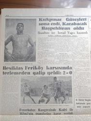 Cumhuriyet Gazetesi - 27 Haziran 1960 - Spor Ve Gençlik Bayramı Heyecanla Kutlandı - Dün Yurdun Her Yerinde Büyük Törenler Yapıldı - Yurt Dışına Çıkma İzni İçin Aranan Şartlar - Ortadoğu Teknik Üniversitesi İle İlgili Suistimal - Orgeneral Cemal Gürsel'in Gençliğe Hitabesi -  Gençlik ve Spor Bayramı gösterilerinde büyük tezahürata vesile olan Kuleli Askeri Lisesi talebeleri geçerken fotoğraf - Gençligin Atatürk'ün Hitabesine Cevabı - Milli Birlik Komitesi İlk Defa Dün İstirahat Etti - Charlie Chaplin Aleyhine Açılan Babalık Davası - Yıldızlar Mahallesinde Komiserdim Beverly Hills Yazan Clinton Anderson Yazı Dizisi - Dümensiz Gemi Yazan Rikkat Köknar Yazı Dizisi - Kaybettiğimiz Milli Değerler Tonguç Yazan Sabahattin Eyüboğlu - Madagaskar Bağımsız Cumhuriyet Oldu  - Vatan Cephesine Girenlerin Akıbeti - Kırkpınar Güreşleri Sona Erdi İbrahim Karabacak Başpehlivan Oldu fotoğraf - Fenerbahçe Kongresinde Kadri Aytaç Ve Hilmi Kiremitçi Transferine Karar Verildi