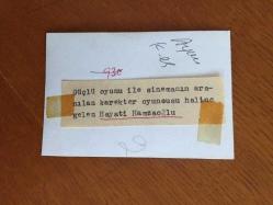 HAYATİ HAMZAOĞLU'NUN ORİJİNAL FOTOĞRAFI  - 10 x 7 cm EBADINDA - HAYATİ HAMZAOĞLU BİR YEŞİLÇAM FİLMİNDENYKEN ÇEKİLMİŞ BİR KARE