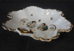 Fransa, Napoleon Bonaparte ve Eşi Joséphine de Beauharnais Temalı Altın Vermeyli Renkli Çok Şık Porselen Tabak. Orijinal-Porcelaine de Luxe Markalı. Koleksiyonluk. (16x19 cm)