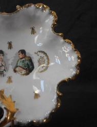 Fransa, Napoleon Bonaparte ve Eşi Joséphine de Beauharnais Temalı Altın Vermeyli Renkli Çok Şık Porselen Tabak. Orijinal-Porcelaine de Luxe Markalı. Koleksiyonluk. (16x19 cm)