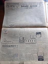 Cumhuriyet Gazetesi - 14 Ocak 1955 - Mısır Türkiye Irak anlaşmasına cephe aldı - Başbakan Adnan Menderes Irak meclisine hitap ederken fotoğraf - Başbakan Adnan Menderes'in Irak meclisine girişi ve mebuslar tarafından alkışlanışı fotoğraf - Suriye'de aleyhimizde gösteriler - Akis Mecmuası İle Mükerrem Sarol davasında müdafaa fotoğraf - İtalya'da faşizm hortladı mı - İsviçre'de Migros teşkilatını tetkik etmekten geliyorum röportajı yapan Aslan Tufan Yazman - İstanbul'da 405.345.971 lira vergi tahsil edildi - Üsküdar cankurtaran merkezi hizmete girdi - bir paketin hikayesi yazan Burhan Felek - İsmaili başimamı kim olacak - Türk ve Macar güreşçilerinin mukayeseleri yazan Haluk San - amatör kümeler puan durumu - İstanbul Ankara Radyosu Programı - Zoraki Diplomat yazan Yakup Kadri Karaosmanoğlu Yazı Dizisi - radyoaktif ışınlar 64 kilometre mesafeden gözleri kör ediyor - İstanbul Belediyesi Şehir Tiyatroları dram kısmında beyaz güvercin komedi kısmında geçti borun pazarı - Akbank