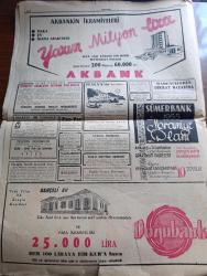 Cumhuriyet Gazetesi - 14 Ocak 1955 - Mısır Türkiye Irak anlaşmasına cephe aldı - Başbakan Adnan Menderes Irak meclisine hitap ederken fotoğraf - Başbakan Adnan Menderes'in Irak meclisine girişi ve mebuslar tarafından alkışlanışı fotoğraf - Suriye'de aleyhimizde gösteriler - Akis Mecmuası İle Mükerrem Sarol davasında müdafaa fotoğraf - İtalya'da faşizm hortladı mı - İsviçre'de Migros teşkilatını tetkik etmekten geliyorum röportajı yapan Aslan Tufan Yazman - İstanbul'da 405.345.971 lira vergi tahsil edildi - Üsküdar cankurtaran merkezi hizmete girdi - bir paketin hikayesi yazan Burhan Felek - İsmaili başimamı kim olacak - Türk ve Macar güreşçilerinin mukayeseleri yazan Haluk San - amatör kümeler puan durumu - İstanbul Ankara Radyosu Programı - Zoraki Diplomat yazan Yakup Kadri Karaosmanoğlu Yazı Dizisi - radyoaktif ışınlar 64 kilometre mesafeden gözleri kör ediyor - İstanbul Belediyesi Şehir Tiyatroları dram kısmında beyaz güvercin komedi kısmında geçti borun pazarı - Akbank