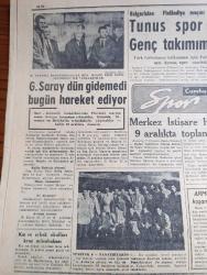 Cumhuriyet Gazetesi - 8 Aralık 1960 - Milli Birlik Komitesi Kurucu Meclis Yasasını Kabul Etti - Devlet Teşekküllerinin Bünyeleri Düzeltilecek - Milli Birlik Komitesi üyeleri Dün Büyük Millet Meclisine gelirlerken fotoğraf - Yüksek Adalet Divanı Başkanı Salim Başol Ve Arkadaşları Tiyatroya Gittiler - Yeşilhisar ile Geyikli Dosyaları Divan'a verildi - SEKA İşletmesi Genel Müdürü Enver Atafırat Ve Arkadaşları Dünkü Duruşmalarında fotoğraf - Teknik Üniversite'de affedilen öğretim üyeleri -  Adnan Menderes'i Karşılamak İçin SEKA'da Yapılan Yolsuzluk - 191 Düşük'ün Gayrimeşru Servetleri 75,827,404 Lira - 10. Köy Yazan Fakir Baykurt Yazı Dizisi -1860 Yılında İstanbul Yazan Haluk Yusuf Şehsuvaroğlu - Fransız Ordusunun İkiye Bölünmesi Tehlikesi Belirdi - Vatan cephesi yazan Burhan Felek  - Tunus Spor Festivaline Genç Takımımız  Katılacak -  Galatasaray Dün Gidemedi Bugün Hareket Ediyor - Sporda Eksiğimiz Doktor yazan Erdoğan Arıpınar - Totoda 13 maçı bilen 170 bin lira alacak  - Arçelik - Nivea