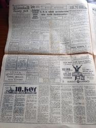 Cumhuriyet Gazetesi - 9 Aralık 1960 - Gençlik Teşekkülleri kurucu mecliste temsil edilmeyecek - İçişleri Bakanı Muharrem İhsan Kızıloğlu tanık mevkiinde ifade verirken fotoğraf - Topkapı hadiseleri davasında İçişleri Bakanı dinlenildi - Cemal Gürselin hastalığı tamamen geçti - Rektör Sıddık Sami Dün vilayetten çıkarken - milli birlik komitesi üyesi Kamil Karavelioğlu dünkü basın toplantısı sırasında fotoğraf - şeyhler ve ağlar iskana tabi oldukları yerde yargılanacaklar - Yassıada İntibaları sarı zarf nerede yazan Yaşar Kemal - Yüksek Adalet Divanı Başkanı Salim Başol'a Kendi resmi hediye edildi fotoğraf - savcı Adnan Menderes'e küfürden  başka şey bilmeyen utanmaz adam dedi - 10. Köy yazan Fakir Baykurt yazı dizisi - Rusların aya insan gönderme teşebbüsü facia ile neticelendi - Ay Üçüncü Dünya Harbine yol açıyordu --Bridget Bardot sinemadan çekiliyorum dedi fotoğraf - İstanbul Ankara Radyosu Programı - Galatasaray İzmir'e - güreşçi Nurettin Zafer Rumenleri çalıştıracak - Fenerbahçe