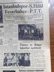 Cumhuriyet Gazetesi - 10 Aralık 1960 - Meclisi halka sevdirmek yazan Nadir Nadi Başmakale - Turhan Feyzioğlu Projesi Komite Çalışmalarında Ön Planda - Topkapı Davası Tanıklarından Biri Hakkında Yalan Şahadetten Takibat Açılmasına Karar Verildi - Yassıada İntibaları Yazan Yaşar Kemal - Örtülü Ödenek Davasında İleri Sürülen İddia Fiyasko Verdi - Cihad Baban  Vasfi Raşit Sevig Ahmet Şükrü Esmer Şahap Gürler fotoğraf - Refik Tulga Belediye Başkan Vekili Olarak Konuştu - emniyet amiri Mahmut Nedim dünkü duruşmada sanıkları itham ediyor fotoğraf - Ankara Üniversitesinin Atfedilen Üyelerle İlgili Kanun Teklifi - 10. Köy Yazan Fakir Baykurt Yazı Dizisi - Kiliselerin Birleştirilmesi İçin Müzakereler Yapılacak - Dünya Tarihini Değiştiren İki Bomba - Resimli Roman Başkasının Günahı Çizen Yves Sayol Yazı Dizisi - Kuran Ve Ezanın Türkçeleştirilmesi - Olimpiyat Köyünde Türk Caddesi  fotoğraf - Galatasaray Takımı Dün İzmir'e Gitti - Fenerbahçe PTT maçı - İstanbulspor Şekerhilal Maçı