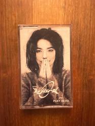 Björk : Debut (ınc. Play Dead) / Kaset  - 1993 (Kırmızı Bandrollü)