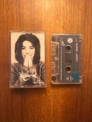 Björk : Debut (ınc. Play Dead) / Kaset  - 1993 (Kırmızı Bandrollü)