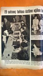 HAYAT HAFTALIK HABER MECMUA, DERGİSİ - ORTA SAYFA POSTER: TÜRKİYE 20 YIL OLDU - SIRA NO: 34 SAYI: 34 TARİH: 31 MAYIS 1957 SOPHIA LOREN - JAMES DEAN - HİKMET FERİDUN ES - İBRAHİM ÇAMLI - SEMİRAL BİLBAŞAR - FİKRET ARIT - AYHAN ERER - HATAY’IN KURTULUŞ YILDÖNÜMÜ - ATATÜRK BULVARI - FRANKFURT MAĞAZA CAM TEMİZLİĞİ - MONTANA RODEO MÜSABAKASI - LONDRA POLİSLERİ VE OYUNCAK OTOBÜS - VİYANA BAĞCILARI VE ŞAPKALI KÜTÜKLER - AYASPAŞA KÖY MODASI - HİLTON YÜZME HAVUZU AÇILIŞI - DOĞRULUK ÜZERİNE SOHBET - ŞEVKET RADO’NUN YAZISI - WINDSOR AİLESİ - MRS. SIMPSON - KRALİÇE ELIZABETH - PARİS ZİYARETİ - HOLLYWOOD - TÜRKİYE CUMHURİYET MERKEZ BANKASI - DOĞAN KARDEŞ YAYINLARI - TİFDRUK MATBAACILIK - REKLAM MORAN - MONNIQUE VENNER - VEZİME FEYZİOĞLU - FEYZİOĞLU AİLESİ - GALATASARAY KULÜBÜ - UNION FRANÇAISE - YAPI VE KREDİ BANKASI - MERKEZ HAKEM KOMİTESİ - DOLMABAHÇE STADI - ERGUN (FENERBAHÇE) - METİN (GALATASARAY) - KADRİ (İSTANBULSPOR) - ABDULLAH (BEYKOZ) - COŞKUN (B -  EKSİKSİZ TAM TAKIM 48 SAYFA