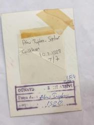 AHU TUĞBA'NIN ORİJİNAL FOTOĞRAFI  - 13 x 13 cm EBADINDA - AHU TUĞBA ve SERDAR GÖKHAN HATIRA POZU VERİRKEN ÇEKİLMİŞ NET KALİTEDE BİR FOTOĞRAF, 1989