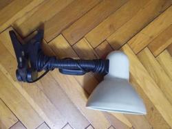 Temiz kullanılmış mandallı masa çalışma lambası .