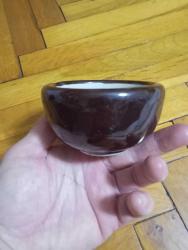 Eski izalatör çamurundan yapılmış çok dayanıklı ve ağır kusursuz küçük havan. Seramik sırrı havanıdır.