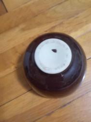 Eski izalatör çamurundan yapılmış çok dayanıklı ve ağır kusursuz küçük havan. Seramik sırrı havanıdır.