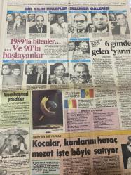 MİLLİYET MOZAİK GAZETESİ DOĞUM GÜNÜ HEDİYESİ - 7 OCAK 1990 -Ayşe Sazak - Kenan Örgünlü - Belkıs Kılıçkaya - Kenan Gezgin - Nazik Işık - Bekir Onur - Ayla - Vasfiye Özkoçak - John Steinbeck - Abdullah Gülgörmüş - Füsun Erbulak - Altan Erbulak - Sedat Peker - Mehmet Tekler - Entel dayağı - Mor Çatı Kadın Sığınağı - Sonuçta biz de insanız - İsveç’te erkeklerin de sığınağı var - Ayla 34 yaşında - Bir yılda 221 çocuk kayboldu - Babası - 1989’la bitenler… Ve 90’la başlayanlar - 6 günde gelen yarın - Amerikanvari yasaklar - Şapka satışları arttı - Kocalar, karılarını haraç mezat işte böyle satıyor - Kitabım değil, ben yargılandım - Doğum müjdesi 50 bin lira - Çizgili yazılar - Haslet Saka