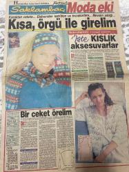 SAKLAMBAÇ CUMARTESİ GAZETESİ DOĞUM GÜNÜ HEDİYESİ -Cesur Gönül-Mehmetçik-Monica de Greiff-John Kennedy Jr.-Altay-Antanet Trego-Cemal Gürsel-Kenan Evren-İzzet’in İkizi-Fransa bu Türk filmini konuşuyor-Ahu Tuğba’dan Bebek show-Oya Aydoğan’ın Gurur’u-Güzel İzmir ay yıldızlı bayrağına kavuşuyor-İstanbul’un yerle bir olduğu gün-Paris gecelerinin renkli ressamı oldu-105 torunlu nine-Güzelleri serinletenler-Kokain kartelinin boy hedefi-Son sözleri ne oldu-Bir zamanlar 98 kiloydu-John Kennedy Jr hukuk dünyasında-Emekliler ilaç almayın spor yapın-Bu hap insanı uyutmayacak-Alkolizm ve kadın-Gençler ve çiçekler-Perma raporu-Karşı cinsle aranız nasıl-Bir ceket örelim-İşte kışlık aksesuarlar-Saç örgüsü bir ceket yapalım-Çalışan hanımlara masabaşı şıklığı-Yünlerimizi değerlendirelim-Oğlunuz için-Mevsimlik-Süveterlerinize adınızı işleyin