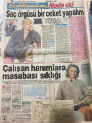 SAKLAMBAÇ CUMARTESİ GAZETESİ DOĞUM GÜNÜ HEDİYESİ -Cesur Gönül-Mehmetçik-Monica de Greiff-John Kennedy Jr.-Altay-Antanet Trego-Cemal Gürsel-Kenan Evren-İzzet’in İkizi-Fransa bu Türk filmini konuşuyor-Ahu Tuğba’dan Bebek show-Oya Aydoğan’ın Gurur’u-Güzel İzmir ay yıldızlı bayrağına kavuşuyor-İstanbul’un yerle bir olduğu gün-Paris gecelerinin renkli ressamı oldu-105 torunlu nine-Güzelleri serinletenler-Kokain kartelinin boy hedefi-Son sözleri ne oldu-Bir zamanlar 98 kiloydu-John Kennedy Jr hukuk dünyasında-Emekliler ilaç almayın spor yapın-Bu hap insanı uyutmayacak-Alkolizm ve kadın-Gençler ve çiçekler-Perma raporu-Karşı cinsle aranız nasıl-Bir ceket örelim-İşte kışlık aksesuarlar-Saç örgüsü bir ceket yapalım-Çalışan hanımlara masabaşı şıklığı-Yünlerimizi değerlendirelim-Oğlunuz için-Mevsimlik-Süveterlerinize adınızı işleyin