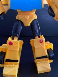 Transformers 2018 Hasbro Cyberverse Ultimate Class Bumblebee