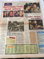 HÜRRİYET İSTANBUL GAZETESİ DOĞUM GÜNÜ GAZETESİ- 19 ARALIK 1977-Rentaş yatırım aş-taş aş-mutlu telefon-lastik hamurcuları aranıyor-Edip iplik-kartal-Maltepe-ima kent-taksim gümüşsuyu-Asu Maralman-Özdemir Erdoğan-Ömür Göksel-Göksen-Ayla Algan-Esin Afşar-Yasemin Kumral-Atilla Atasoy-Ercan Karaca-Ersen-Zeki Güner-Necmi Onur-Susan Blakely-Müjdat Gezen  Sanatçılar halk jürisi istiyor-Tek çıkar yol-“Tefeciler” herkesi eve bağladı-Yerli Mallar Haftası artık çocuk programında kutlanıyor-Yavru ile Katip’in şovlarını istiyoruz-Kamyonu vapur iskelesine bağladılar-Haydi hayırlısı!.. İlk savaş manav ve pazarlarda başladı-Yeni muhtar kurşun yağmuruna tutuldu bir arkadaşı öldü-Yasaları atlayacağım hizmeti halka ulaştıracağım