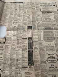 HÜRRİYET İSTANBUL GAZETESİ DOĞUM GÜNÜ GAZETESİ- 7 MAYIS 1977-SERİ İLANLAR-Tallin Kansu-Necati Demirelli-Nilgün Aksüt-Elveda Davinia-Bugün son-Tom Pearson Davinia’ya evlenme teklifi ediyor ama genç kadın bu teklifi kabul edecek mi-Haftaya bakış-Kitaplar ve Düşünceler-Türk çocuk edebiyatı nasıldır nasıl olmalıdır-Bugün son-Sevdik kızdık acıdık ve ayrılıyoruz-Elveda Davinia-Çocuklar televizyon programlarını eleştiriyor-Gök Kuşağı-Yalan Dünya-Değişen Nesil-Kağıthane Deresi’ni ıslah çalışmaları yakında bitiyor-Dolmuş ücreti şoförün insafına kaldı-Şık rahat ve ucuz-Örmesi de kolay işlemesi de-Her yerde kullanılır-Uluslararası Yeditepe Çocuk Şenliği 12 Mayıs’ta başlıyor-Oruçgazi Ortaokulu’nun elişi ve resim sergisi ilgi gördü