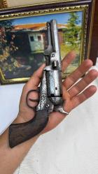 Antika  Colt