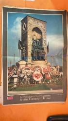 HAYAT HAFTALIK HABER MECMUA, DERGİSİ - ORTA SAYFA POSTER: Taksim Cumhuriyet Abidesi FOTOGRAF KERIM ALP - SAYI: 45 31 EKİM 1963 SIRA NO: 349 MUSTAFA KEMAL ATATÜRK – HASAN RIZA SOYAK – KEMALETTİN SAMİ PAŞA – HALİT PAŞA – ALİ FUAT PAŞA – KÂZIM PAŞA – İSMET PAŞA – FETHİ BEY – FUAT BEY – RÜŞEN EŞREF BEY – SEYİT BEY – TAMER GÜVENÇ – ŞEVKET RADO CUMHURİYETİN İLAN KARARI: ATATÜRK’ÜN ÇANKAYA’DAKİ TARİHİ YEMEĞİ VE KANUN MÜSVEDDESİ – SEYİT BEY’İN HUKUKİ DEĞERLENDİRMESİ – 29 EKİM 1923’TE CUMHURİYETİN İLANI VE TOPLARIN PATLAMASI – ATATÜRK’ÜN GENÇLİĞE HİTABESİ – CUMHURİYETİN 40. YILINDA TÜRKİYE’NİN DEMOKRASİ VE İNSAN HAKLARI VURGUSU – ŞEVKET RADO’DAN CUMHURİYETİN TARİHSEL DEĞERİ ÜZERİNE SOHBET -  MUSTAFA KEMAL ATATÜRK – FALİH RIFKI ATAY – HULUSİ BEY – HASAN RIZA SOYAK – KEMALETTİN SAMİ PAŞA – HALİT PAŞA – ALİ FUAT PAŞA – KÂZIM PAŞA – İSMET PAŞA – FETHİ BEY – FUAT BEY – RÜŞEN EŞREF BEY – SEYİT BEY – DR. NİHAT REŞAT BELGER – DR. NEŞET ÖMER – TAMER GÜVENÇ ATATÜRK’ÜN SON C -  EKSİKSİZ TAM TAKIM 48 SAYFA