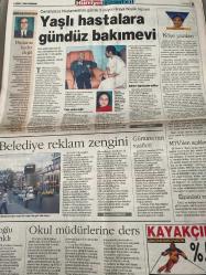 HÜRRİYET İSTANBUL GAZETESİ DOĞUM GÜNÜ HEDİYESİ -4 ŞUBAT 1999-Ebru Gündeş-Gülben Ergen-Ursula Andress-Elsa Martinelli-Gina Lollobrigida-Claudia Cardinale-Melis Cırpanlı-Banu Tuna-Alep Ulusay-Süheyl Batum-Engin Eker-Ayşen Gür-Mesude Erşan-Kemal Diyarbekir-Olga Unaydı-Ruhan Taş-Özden Atik-Mustafa Küçük-Ateş Çelik-Albay Murat Hatip-Hakim Yılmaz-Hasan Yılmaz-Hakan Yılmaz-Tülay Savkay-Ayşen Gür-Onur Savcı-Süleyman Yüce-Süleyman Demirel  Kuryeler korkutuyor-Yaşlı hastalara gündüz bakımevi-Yılda iki trilyon-Ortadoğu yerel yönetim merkezi-Pera Palas bakım istiyor-Belediye reklam zengini-Kardeş cinayetinde esrar perdesi-Adliyede hüngür hüngür ağladı-300 milyarlık sigorta vurgunu yargıda-Suçumuz eşya taşımak-Bizans’a rengini veren mor-Pera Palas’a makyaj lazım-Ebru’nun dudak uçuklatan fiyatı-Gülben ekrana yerleşti-Bu yıldızlar şarap gibi-Bunama kader değil-Köşe yazıları-Gürtuna’nın vaatleri-MTV’den açıklama-Eroğlu ayrıldı-Okul müdürlerine ders-Poliste dün-Onuru kırıldı adliyede ağladı-Şehirde bug