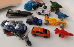 Plastik oyuncak set. Araba motor jet uçak dinozor polis tekne kamyonet Spor araba vb. Kullanılmış dekor hediye nostalji tasarım vintage retro hobi minyatür diorama koleksiyon