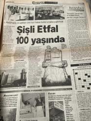 HÜRRİYET İSTANBUL GAZETESİ DOĞUM GÜNÜ HEDİYESİ -29 OCAK 1999-Latif Demirci - Melih Zülfüoğlu - Nihat Güzeldere - Hümeyra Gürpınar - Melih Kibar - Müjdat Gezen - Rıfat Ilgaz - Barış Dinçel - Necdet Mahfi Ayral - İlhan Daner - Erdoğan Tuncel - İtri Koşar - Şevket Çoruh - Kaan Tiner - Lale Oraloglu - Ceren Erginsoy - Günay Karacaoğlu - Caner Güler - Demet Akbağ - Zerrin Sümer - Sinan Bengier - Salih Kalyon - Bican Günalan - Şebnem Sönmez - Gürdal Tosun - Serhat Özcan - Figen Evren - Neslihan Yeldan - Can Kahraman - Caner Alkaya - Celal Tak - Deniz Özerman - Vural Çelik - Handan Güngör - Işık Düzen - Nusret Karakuş - Nedret Güvenç - Toron Karacaoğlu - Dilek Türker - Ertan Saban - Gözde Erol - Arda Esen - Haluk Yüce - Ayla Algan - Cüneyt Türel - Metin Belgin - Erkan Sever - Aylin Kılınç - Ferhan Şensoy - Ali Poyrazoğlu - Sadri Alışık - Selim Naşit - Ayşe Güvenç - Alanur Özalp - Mehmet Ali Erbil - Fuat Çingiler - Gülriz - Bedri Baykam - Ayten Öğeçker - Nilgün Belgün - Haluk Bilginer - Ebru C