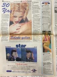HÜRRİYET GAZETESİ DOĞUM GÜNÜ HEDİYESİ -29 EKİM 1995-Tuğrul Savkay-Orkun Orçun-Ayşe Arman-Serdar Turgut-Hadi Uluengin-Ayşe Karasu-Gila Benmayor-Lale Barçın-İzzet Çapa-Zeynep Güven-Kutup Dalgakıran-Seyfettin Turan-Hıfzı Topuz-Atilla Özkırımlı-Işıl Kasapoğlu-Ahmet Leventoğlu-Bülent Ortaçgil-Linda Evangelista-Fidel Castro-Winston Churchill-Senka Cou-Cousteau-Jean Michel Cousteau-Tijen Akkul-Gülay Girteken-Rumeli Ortagil-Selim İleri-Ersin-Ebru Gündeş-Tamer Karadağlı-Haluk Çevikoğlu-Ahmet Uluçay-Sibel Sürel  Adresinize puro servisi-Sigaranın makbulü-Sigar içmenin incelikleri-Bir sigaranın anatomisi-Üç aşkı var-Ünlü tiryakiler-Puro ayrıcalıktır-Od olmayan yerde tütün bolmas-Savaşta ve barışta puro-Sigar muhabbeti-Ayşe’nin gözlüğü-Kurtuluş meridyeni-Elveda fantazyaya-Yeşil muhabbet-Cousteau Cousteau’ya karşı-Mavi Polonya-Otap yenilendi-Duble Kappa-Severim ve yerim-Cildini tanı-Blue Erenköy’de-Flor Mar’ın yeni serisi-Colors’ın seyahati-Hiç geçmeyen moda-Çok sesli çok renkli-Vaganova metodu-Mode