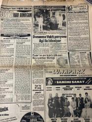 HÜRRİYET GAZETESİ DOĞUM GÜNÜ HEDİYESİ -28 AĞUSTOS 1984-Zeki Müren-Pakize Suda-Gökhan Güney-Seden Kaltakçı-İsmail Aydoğan-Erdal İzgi-Osman Özsoy-Tufan Yaltırık-Tulin Yalçın-Halit Kıvanç-Edip Akbayram-Okşan-Ateş Böceği Ercan-Hülya Süer-Selami Şahin-İzzet Altınmeşe-Gönül Öner-Ajda Pekkan-Samime Sanay-Nilgün Altınel-Mümin Fırat-Arif Şentürk-Gülden Karaböcek-Münir Tezcan-Nurdan Akkas-Volkan Severcan-Ekrem Bora-Funda Gebi-Yalçın Tura-Selman Ada-Masuh Barm-Ayşen Gruda-Kenan Işık-Ferhan Şensoy-Nevzat Diyarbakırlı-Mehmet Ali Erbil-Mehmet Ali Alabora-Levent Kırca-Oya Başar-Tuncay Özinel-Cem Özer-Kenan Işık-Uğur Dündar-Atilla Arcan-Mehmet Fatma Suylar-Batuhan Kıvanç-Birsen Kalay-Mustafa Tuncel-İsmail Hanerkin-Safiye Tümen-Hayati Reşat-Bayezit Vena-Akaretler Sevenleri  Fuar’ı gezen sinir küpü oluyor-Kereviz Festivali tam ‘festival’ oldu-Aaa!.. Zeki Müren, Fuar’da-Pazar matinesi coşturmadı-Fuar’da 87 vergi memuru görev yapıyor-Deniz Kuvvetleri gururumuz-Donanma Vakfı pavyonu ilgi ile izleniyor-Fuar