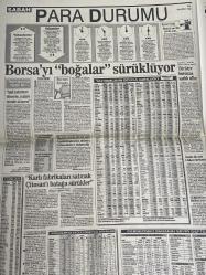 SABAH EKONOMİ GAZETESİ DOĞUM GÜNÜ HEDİYESİ - 30 HAZİRAN 1992 -Borsa-Döviz-Endeks-Gösterge sabah ekonomi sizi her konuda bilgilendirir-puan durumu-yükselenler-düşenler-borsa faresi-yatırımcının borsa günlüğü-Senem Erdil-Brooker gözüyle-cebinizdeki paranın seyir defteri-bankalarda uygulanan faiz oranları-günlük fon-fonlar-şirketlerden-en çok kazandıran hisse senetleri-en çok kaybettiren hisse senetleri-Dünya ekonomi basını-osman ulagay-borsanın kurtları bana yem olacak-çakar Çakmaz çakan çakmak Kav a çaktı-dolara da ne oldu-kim demiş özelleştirme iyi gitmiyor- üstün Sanver-at genişlemede ve paradan anlaşamadı-Adidas‘ı yöneticileri istiyor-emlak banka çalışanlar talip-Sükrü karahasanoğlu-enflasyona altına ve dövize endeksli tahvil halka kazandırıyor ama-Ali Rıza kardeş-borsayı Boğalar sürüklüyor-karlı fabrika satmak çitosanı batağa sürükler-sekiz yıldır kan kan çay üreticisi yeni hükümetle rahatladı-Türk hava Yolları’ndan akıl almak için sıraya girdim