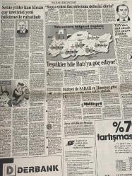 SABAH EKONOMİ GAZETESİ DOĞUM GÜNÜ HEDİYESİ - 30 HAZİRAN 1992 -Borsa-Döviz-Endeks-Gösterge sabah ekonomi sizi her konuda bilgilendirir-puan durumu-yükselenler-düşenler-borsa faresi-yatırımcının borsa günlüğü-Senem Erdil-Brooker gözüyle-cebinizdeki paranın seyir defteri-bankalarda uygulanan faiz oranları-günlük fon-fonlar-şirketlerden-en çok kazandıran hisse senetleri-en çok kaybettiren hisse senetleri-Dünya ekonomi basını-osman ulagay-borsanın kurtları bana yem olacak-çakar Çakmaz çakan çakmak Kav a çaktı-dolara da ne oldu-kim demiş özelleştirme iyi gitmiyor- üstün Sanver-at genişlemede ve paradan anlaşamadı-Adidas‘ı yöneticileri istiyor-emlak banka çalışanlar talip-Sükrü karahasanoğlu-enflasyona altına ve dövize endeksli tahvil halka kazandırıyor ama-Ali Rıza kardeş-borsayı Boğalar sürüklüyor-karlı fabrika satmak çitosanı batağa sürükler-sekiz yıldır kan kan çay üreticisi yeni hükümetle rahatladı-Türk hava Yolları’ndan akıl almak için sıraya girdim