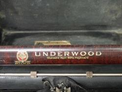 Antika UNDERWOOD Marka Cam Tuşlu Daktilo