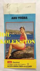 AHU TUĞBA'NIN FOTOĞRAFLI TANITIM KARTI, TAN GAZETESİ ARMAĞANI, BASKI İMZALI, DÖNEMİNE AİT ORİJİNAL BASIM - 19 x 9 cm EBADINDA -