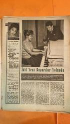 HAYAT HAFTALIK HABER MECMUA, DERGİSİ - ORTA SAYFA POSTER: TEVFİK FİKRET (1867-1915) - SIRA NO: 118 SAYI: 2 TARİH: 9 OCAK 1959 TIJEN PAR - SUAVI SONAR - SEVKET RADO - HIKMET FERIDUN ES - IBRAHIM ÇAMLI - SADUN ALTUNA - BEMIRAL BILBABAR - HIKMET ANDAÇ - AYHAN ERER - M. BÜRENKÖK - EDİBE DOLU - FELIX APRAHAMION - ADNAN SAYGUN - MR. MINCHINTON - ALLAN CLARKE - HARRIET COHEN - FIDEL CASTRO - PULGENCIO BATISTA - PIEDRA - ROLAND MASFERRER  - HATIRALARI - ŞEHZADELER SULTANZADELER - TAŞ VE LIMON KABUĞU FUTBOLU - SIRIKLI HADEME - ISTANBUL'UN RENKLİ TİPLERİ - TEVFİK FIKRET VE AŞIYAN - MEDİHA BERİK - HERŞEYE RAĞMEN MESUTLAR - ROMA'DA SON MODA MULT - MEDİHA BERİK - ROSİM PAPA - ZEKİYE MOLLA - GANDİ - ALTIN - MAMBO - SAFİYE - SELLIK - ŞADAN EFENDİ - CEMİLE HATUN - SIR ANTHONY EDEN - AMELY - GIOVANNI BORELLI - DOMENICO MODUGNO - NANA - ANITA EKBERG - TEVFİK FIKRET -  EKSİKSİZ TAM TAKIM 48 SAYFA