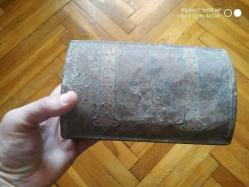 Eski teneke dikiş kutusu