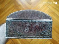 Eski teneke dikiş kutusu